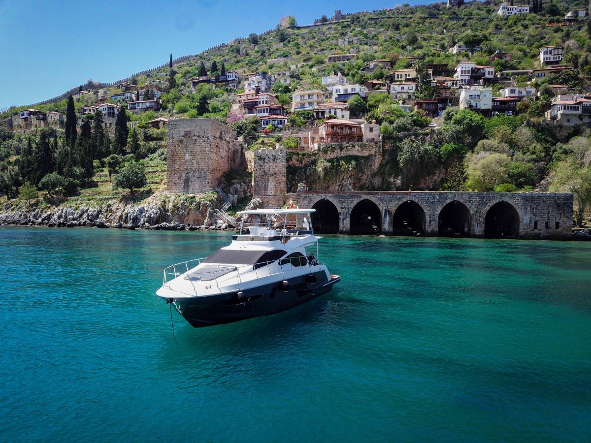 Özel lüks Yat Kiralama 17 mt Uzunluk -Luxury Private Yacht Hire 17 mt longer