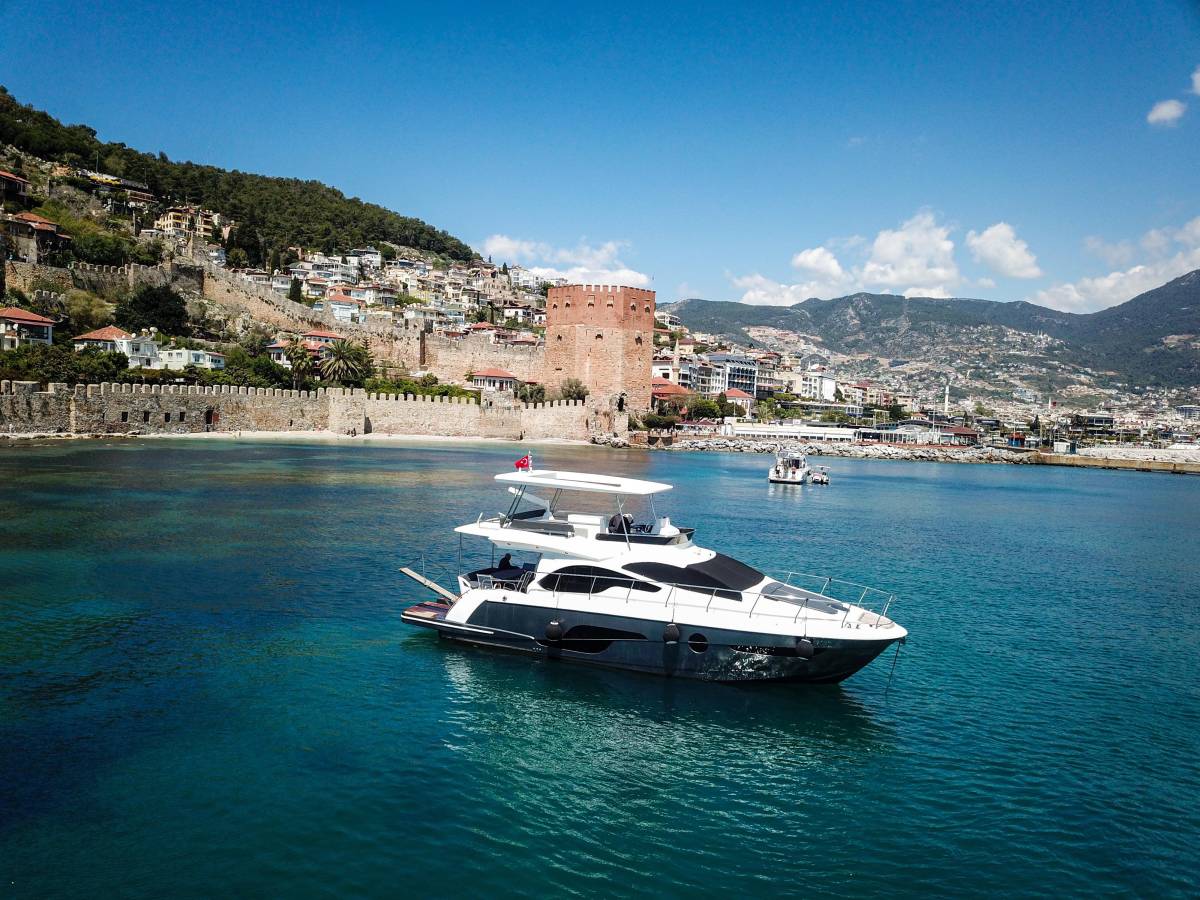 Özel lüks Yat Kiralama 17 mt Uzunluk -Luxury Private Yacht Hire 17 mt longer